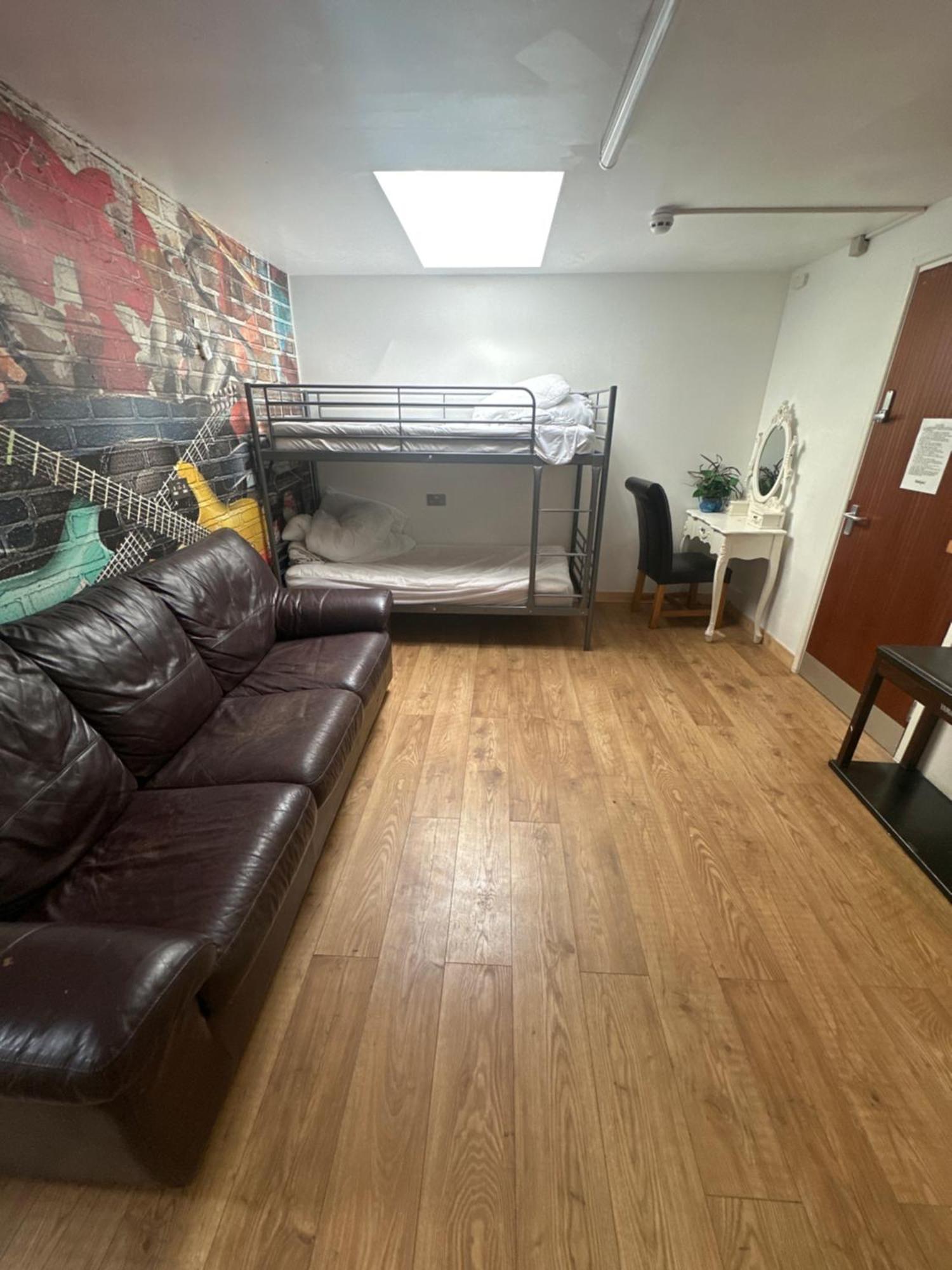 فندق Barrs Court Beds Warmley المظهر الخارجي الصورة